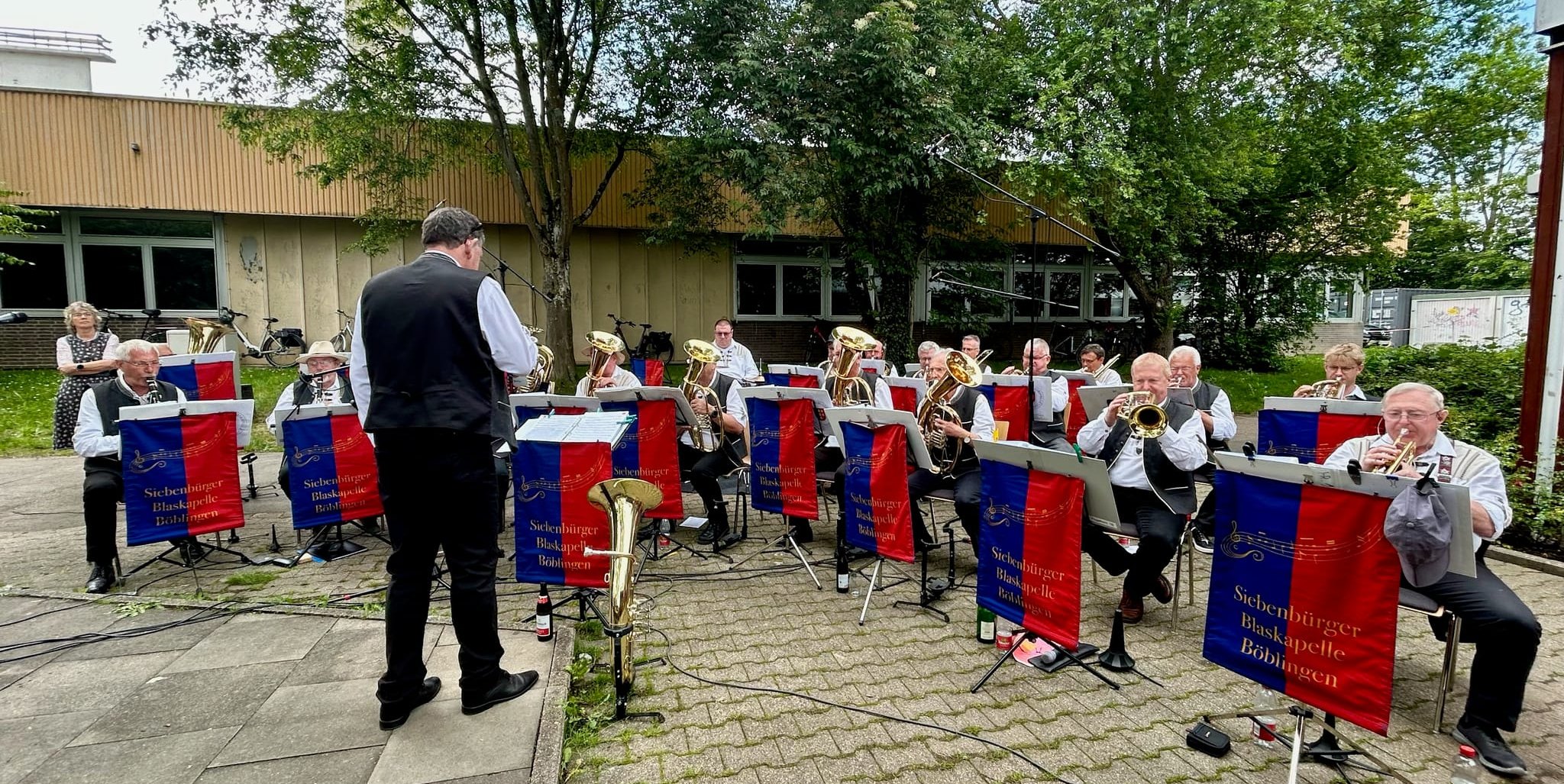 Auch die Siebenbürger Blaskapelle lädt zum Konzert.