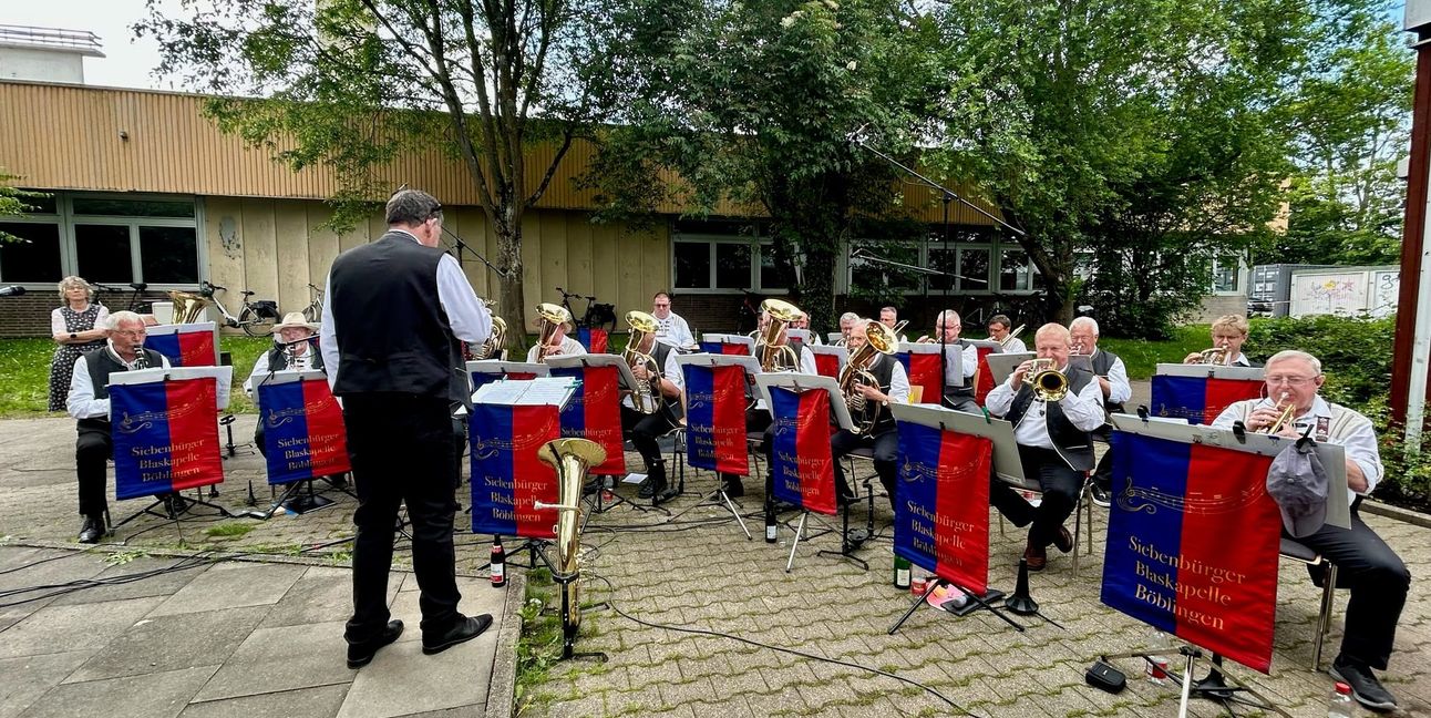 Auch die Siebenbürger Blaskapelle lädt zum Konzert.