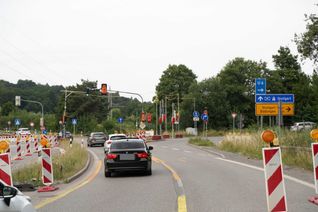 An der Anschlussstelle Sindelfingen-Ost geht‘s ab Samstag nicht mehr geradeaus auf die A81 Richtung Stuttgart. Es wird aber weiterhin möglich sein, hier rechts auf die Goldbach-Brücke abzubiegen und weiter auf die alte B14 zu fahren.