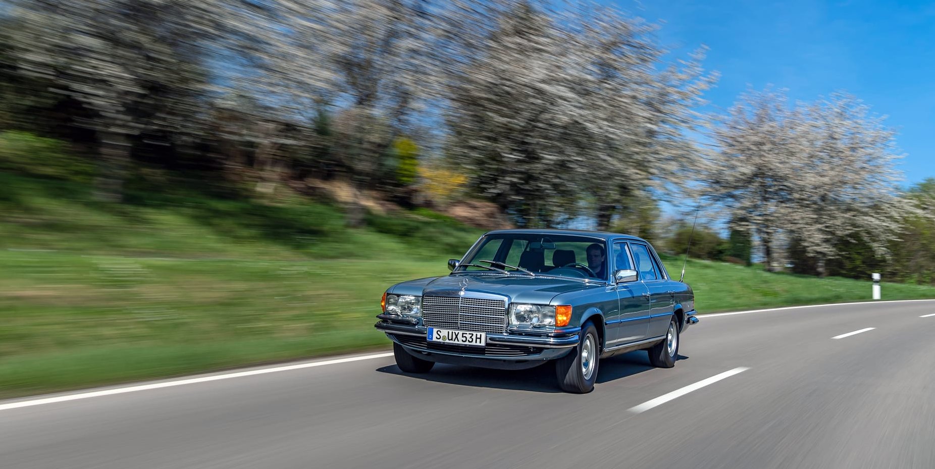 Auch heute noch ist die Luxuslimousine ein modern-elegantes Erscheinungsbild im Straßenbild, das mit Komfort überzeugt. Bild: z