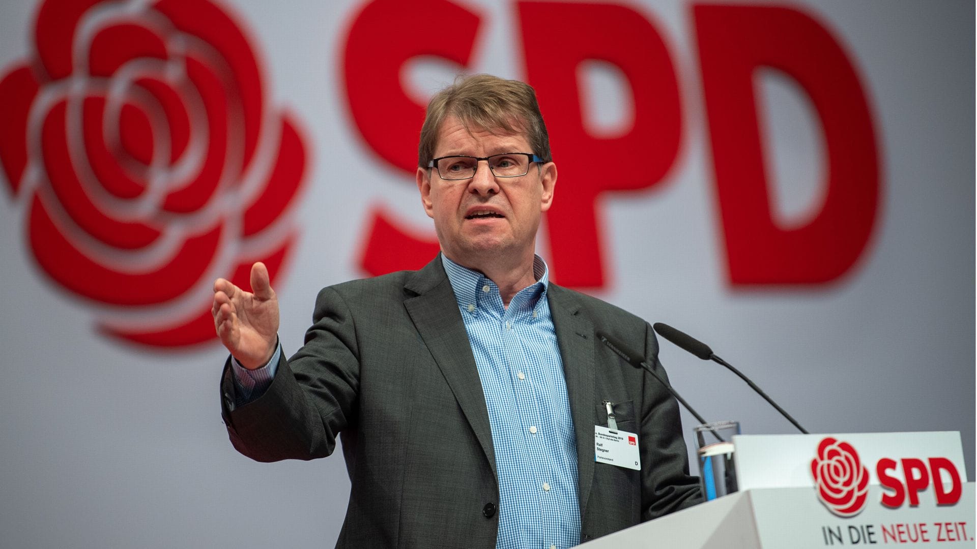 Der sozialdemokratische Außenpolitiker Ralf Stegner  kritisiert Friedrich Merz. (Archivbild)