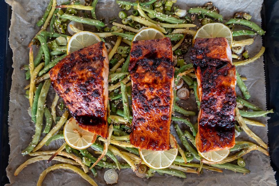Lachs mit Bohnen aus dem Backofen. Bild: Nüßle