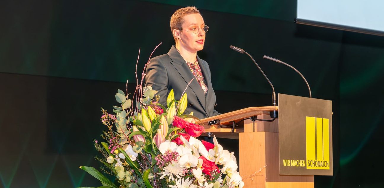 Anna Walther bei ihrer Ansprache beim Neujahrsempfang in der Schönaicher Gemeindehalle.