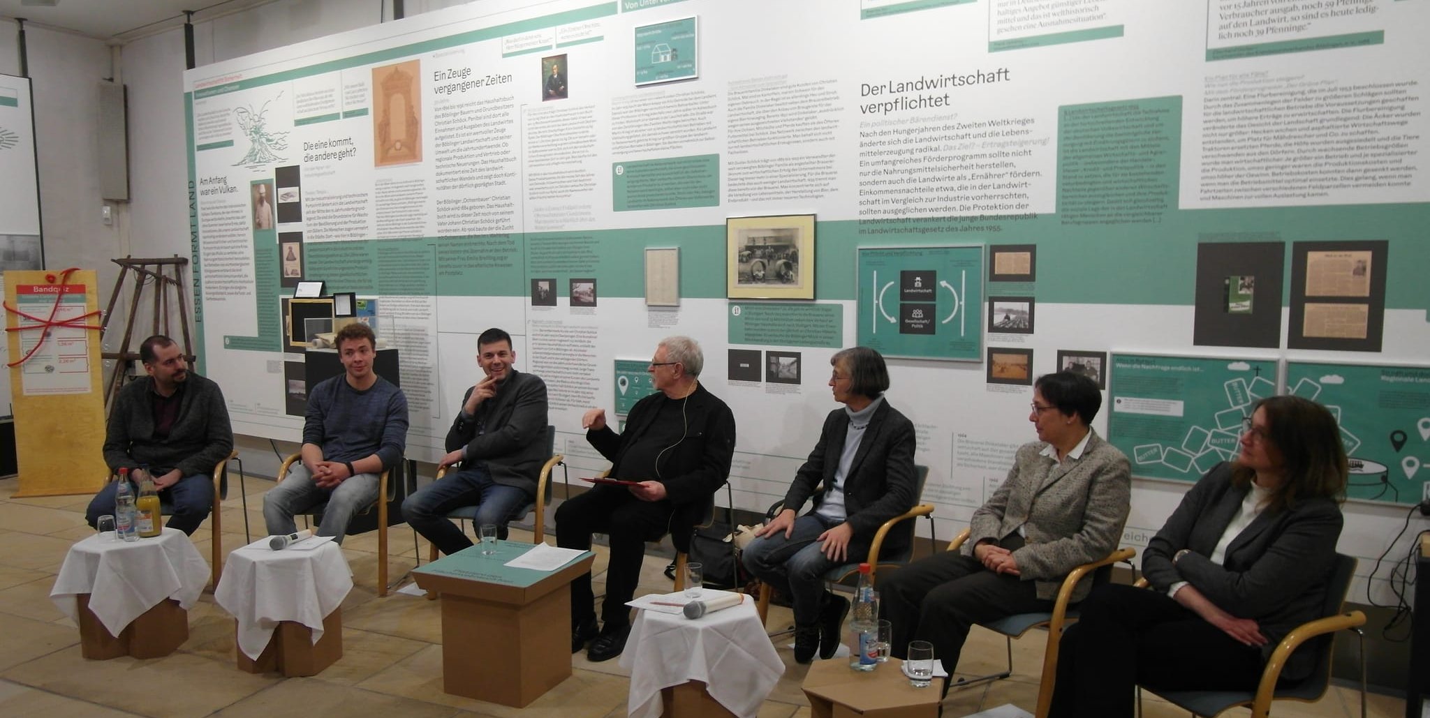 Unter dem Titel „Unsere Landwirtschaft - mit Zukunft?!“ haben im Böblinger Bauernkriegsmuseum Daniel Dengler, Christian Seiffert, Bernhard Kogel, Martin Frey, Sabine Bullinger, Prof. Andrea Knierim und Yvonne Bäuerle diskutert (von links).