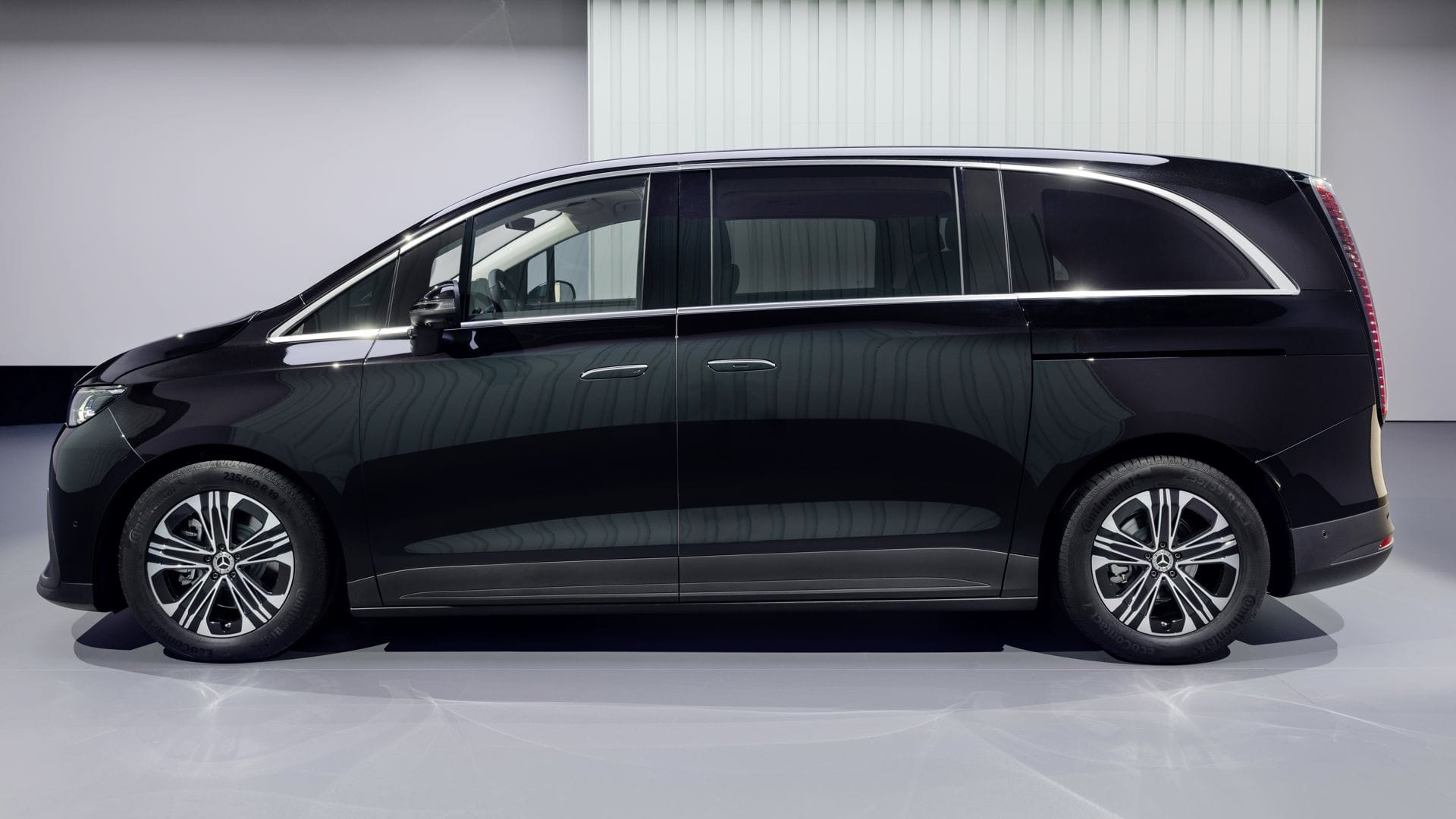 Der neue Mercedes VLE misst 5,31 Meter und hat Platz für maximal acht Personen.