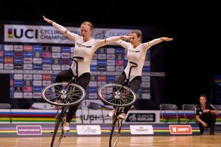 Die Magstadterin Jessie Hasmüller (links), erreichte im Zweier-Kunstradfahren der Frauen bei der WM in Glasgow mit Annice Niedermayer (Denkendorf) den vierten Platz. Bild: Daniel Kratschmar