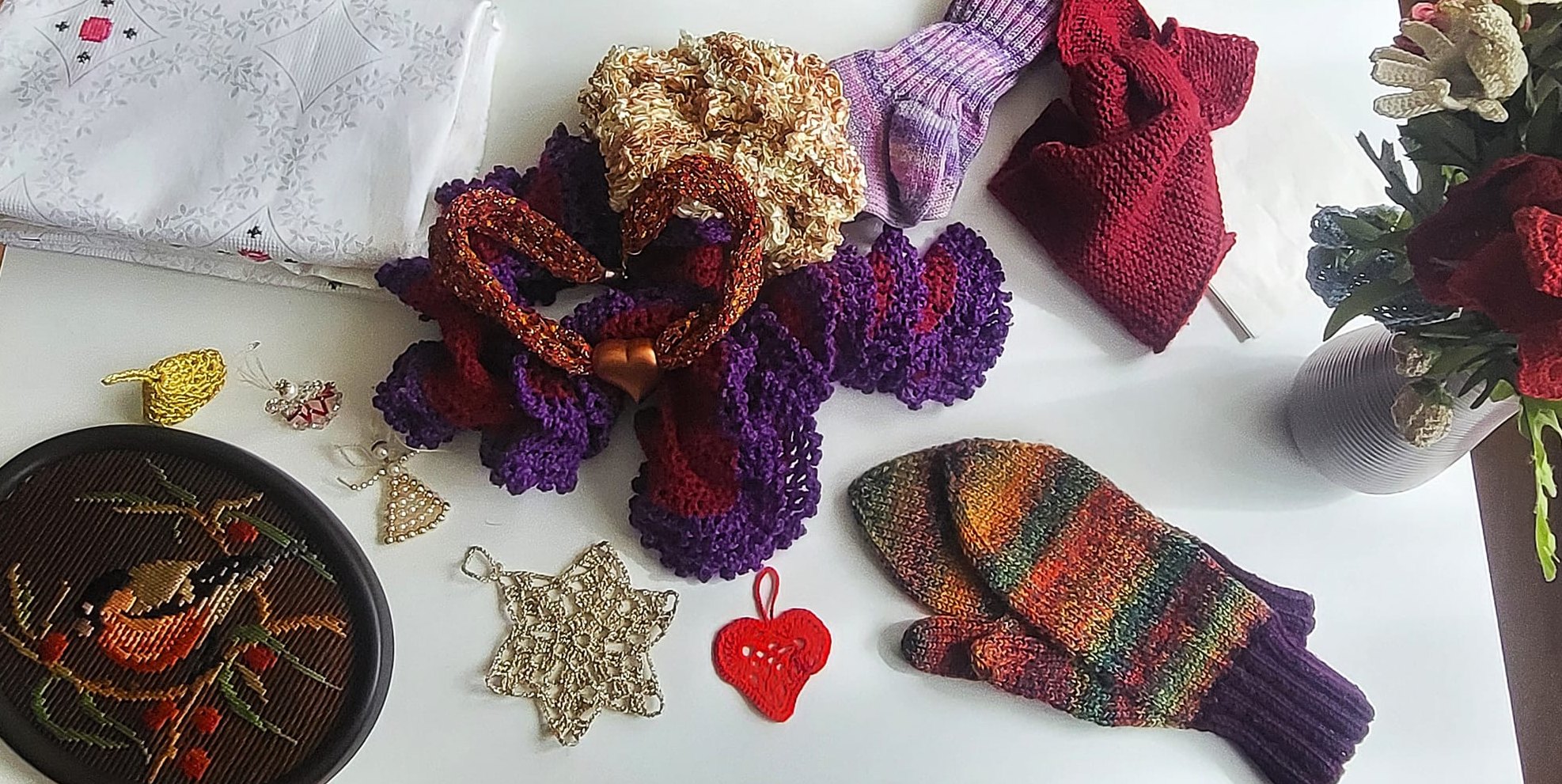 Ob gestrickt, gehäkelt oder gebastelt – überall finden sich kleine Kunstwerke aus allen Lebensphasen.