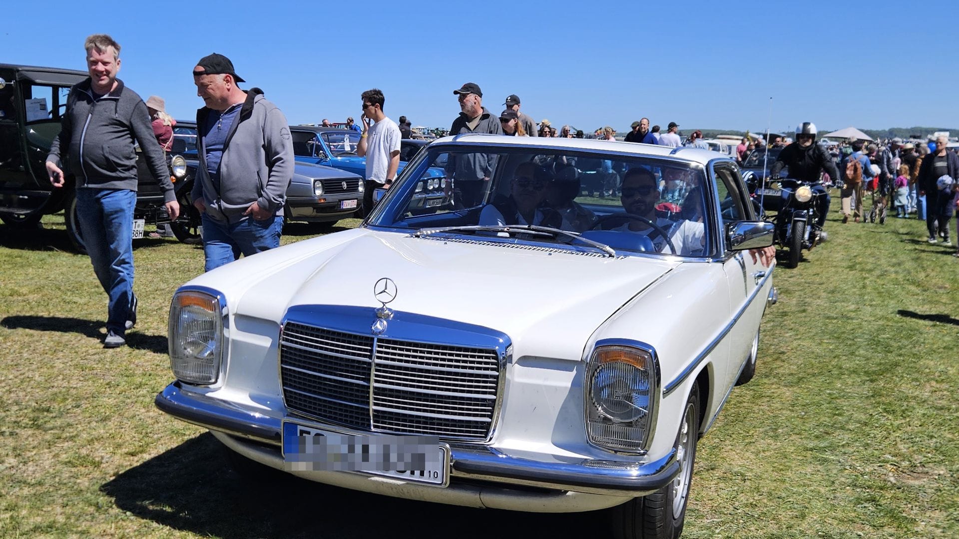 ein alter Mercedes ...
