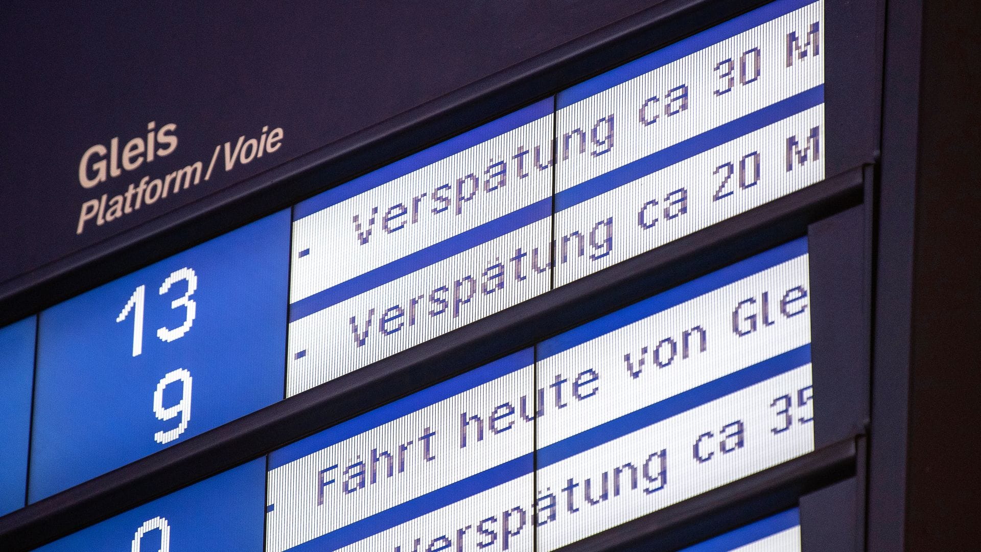 Die Bahn war im vergangenen Jahr so unpünktlich wie noch nie seit der Bahnreform 1994. (Archivbild)