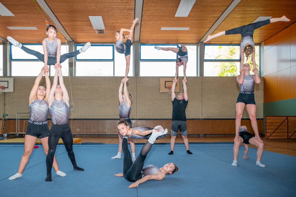 Die Leistungsgruppe der Sindelfinger Sportakrobaten beim Training. Am 11. Mai ist der VfL-Gastgeber der Württembergischen Meisterschaft. Bild: Nüßle