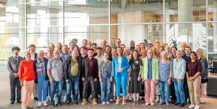 Die Besuchergruppe aus dem Kreis Böblingen mit der SPD-Abgeordneten Jasmina Hostert im Deutschen Bundestrag in Berlin. Bild:  z