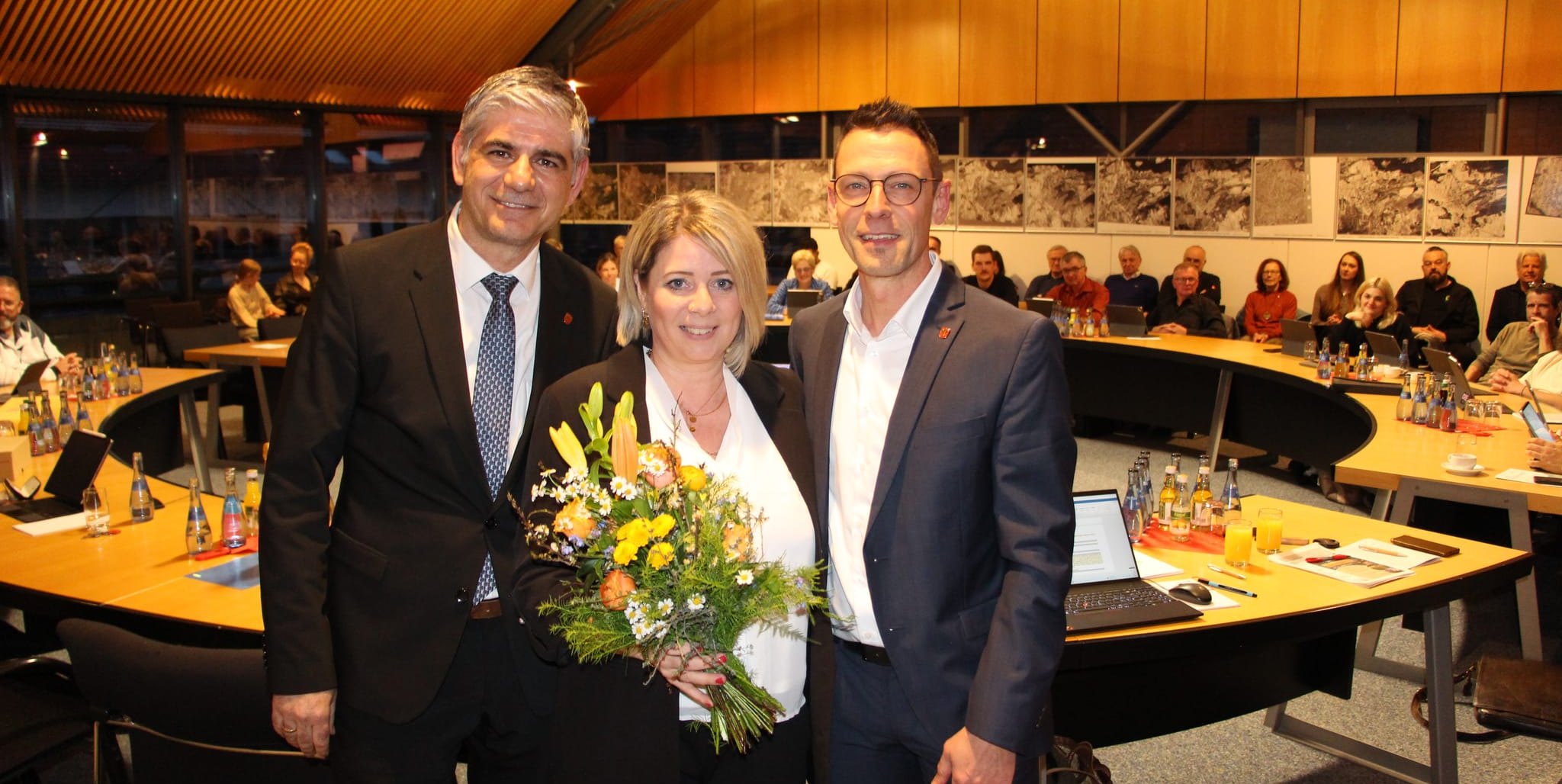 Bürgermeister Iannis Delakos, Tatjana und Jean-Rémy Planche.