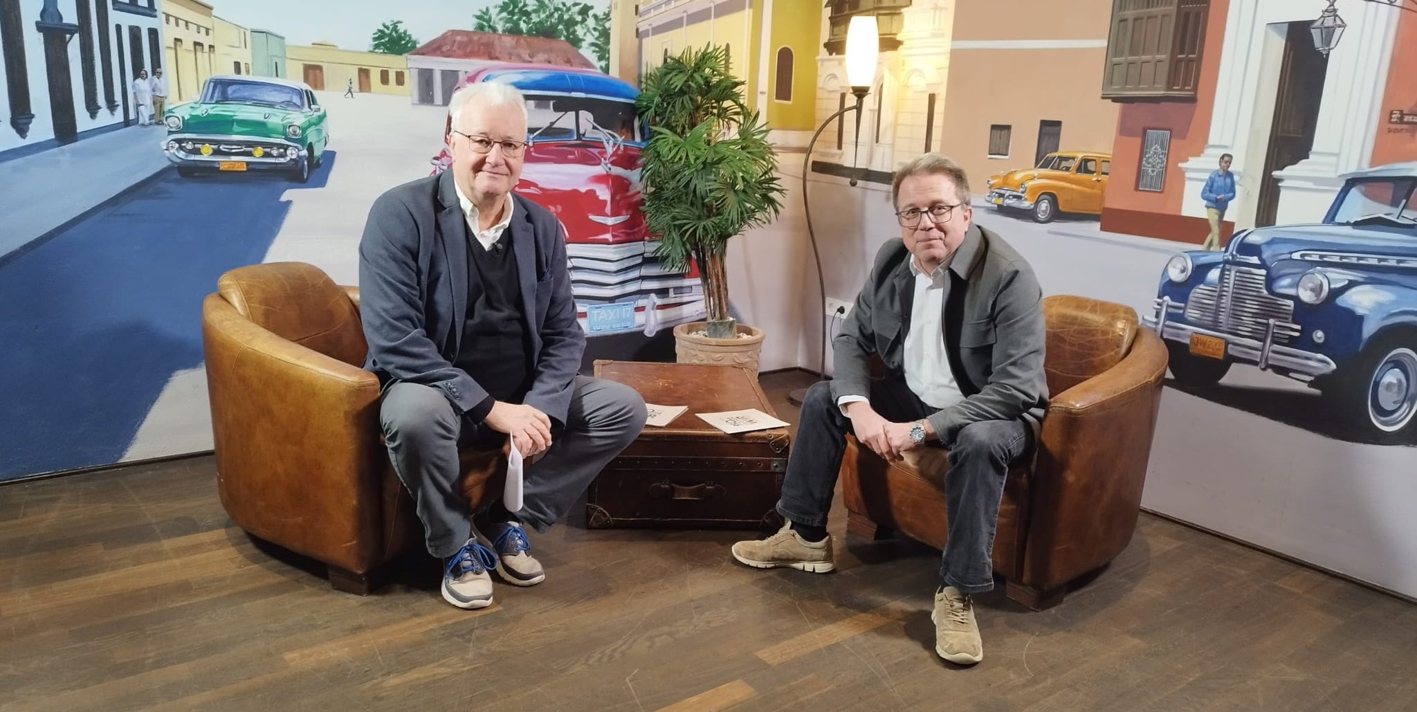 Wolfgang Stierle (rechts) hat als Ortsvorsteher von Maichingen mit dem 950-jährigen Jubiläum des Sindelfinger Teilortes viel zu tun. Im Stadtgespräch Böblingen bei Regio TV mit Hans-Jörg Zürn stellt er das geplante Programm vor.