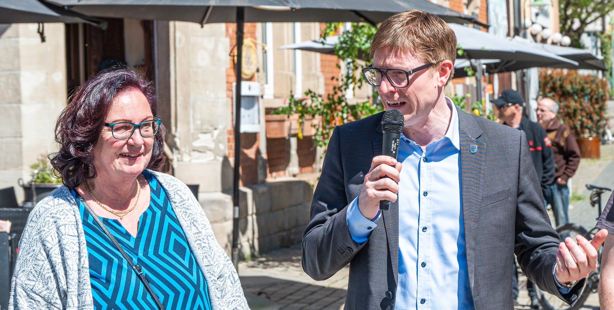 Ulrike Herlitze und Oberbürgermeister Markus Kleemann eröffnen die Maihocketse.