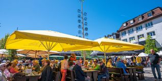 Unterm Maibaum auf dem Wettbachplatz lässt es sich aushalten. Das gilt auch für die Sindelfinger Jahrgänge bei ihrem jährlichen Treffen.Unterm Maibaum auf dem Wettbachplatz lässt es sich aushalten. Das gilt auch für die Sindelfinger Jahrgänge bei ihrem jä