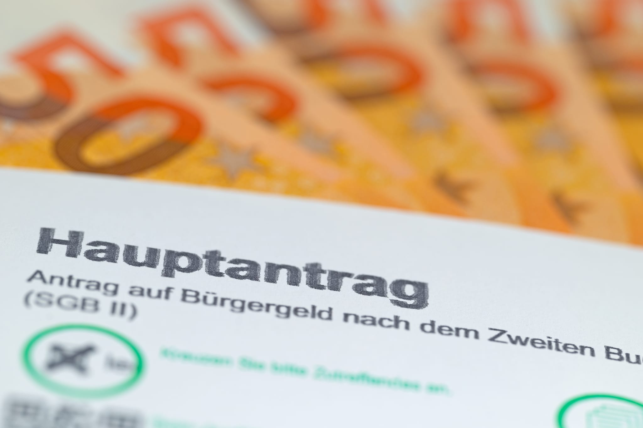 Über das Bürgergeld wird bundesweit diskutiert. Bild: M. Schuppich /Adobe Stock