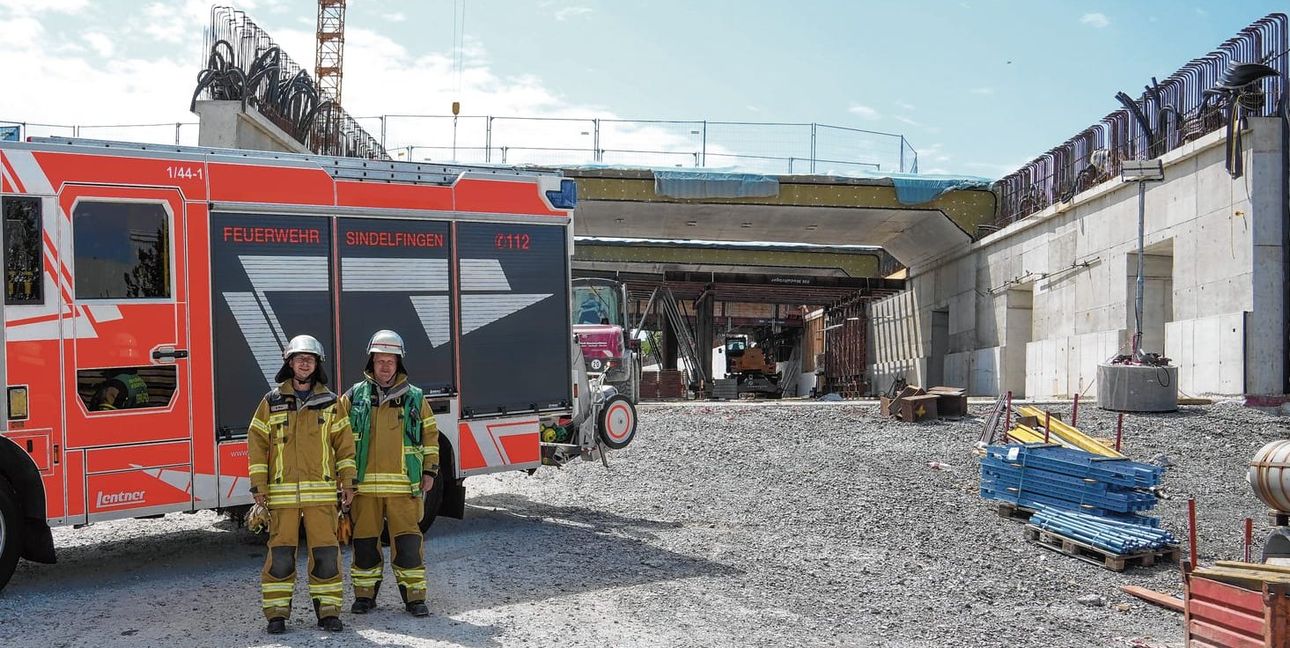Marcel Bauer (links) und Thomas Schnaufer vor dem künftigen Ost-Portal des Tunnels.