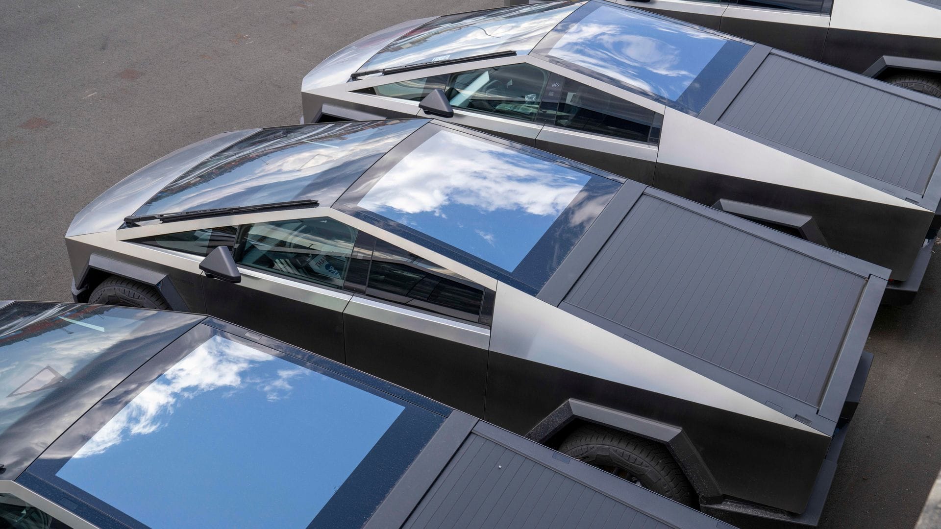 Teslas Cybertruck polarisierte sofort mit seinem ungewöhnlichen Design. (Archivbild)