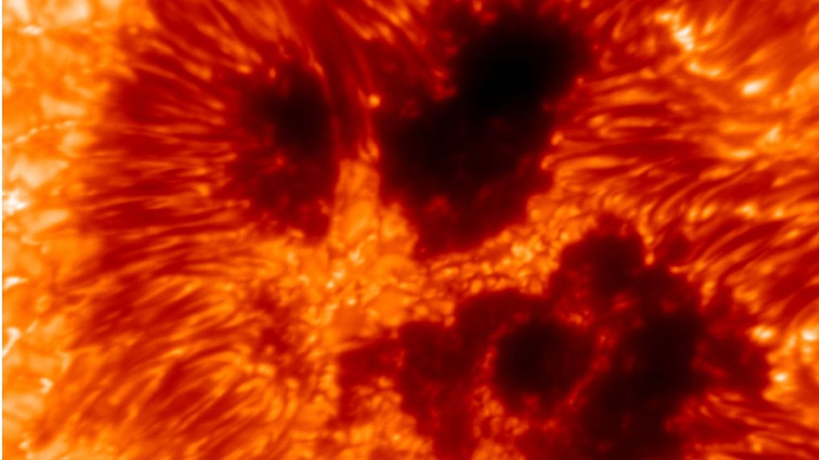 Das weltweit größte Sonnenteleskop, das „Inouye Solar Telescope“ der National Science Foundation (NSF), steht auf einem Vulkan auf Hawaii. Nach fast 15 Jahren Vorbereitungszeit hat das deutsche Instrument für das Inouye-Sonnenteleskop, der Visible Tunable Filtergraph (VTF), nun seine ersten Bilder von der Sonne aufgenommen.