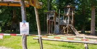 Der Kinderspielplatz Holzi im Sindelfinger Eichholz ist erneut stark vom Eichenprozessionsspinner betroffen und wurde vorsorglich gesperrt.