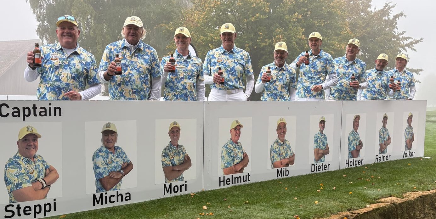 Schon vor dem ersten Abschlag siegessicher: Stephan Kuhn, Michael Franosch, Markus Raffel, Helmut Roth, Michael Bernard, Dieter Mucha, Holger Guske, Rainer Stahl und Volker Schmidt vom Team Sindelfingen (von links).Bilder: z