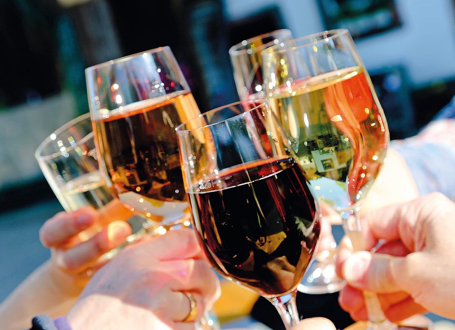 Beim Weinspaziergang können Interessierte neue Weine entdecken.