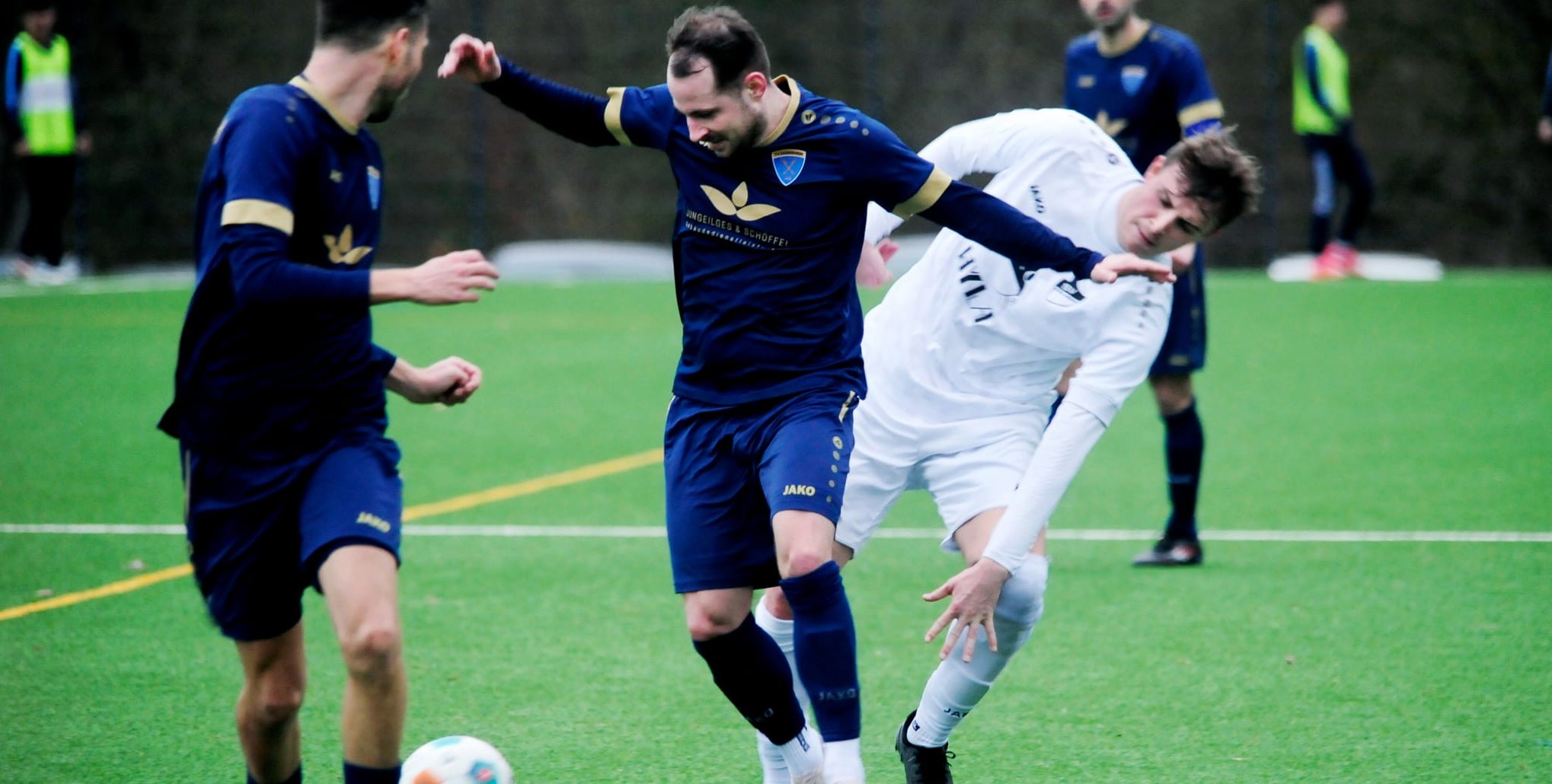 Darmsheims Fabian Schneider (am Ball) . Sonntag geht es gegen den TV Echterdingen II auf dem heimischen Eichelberg.