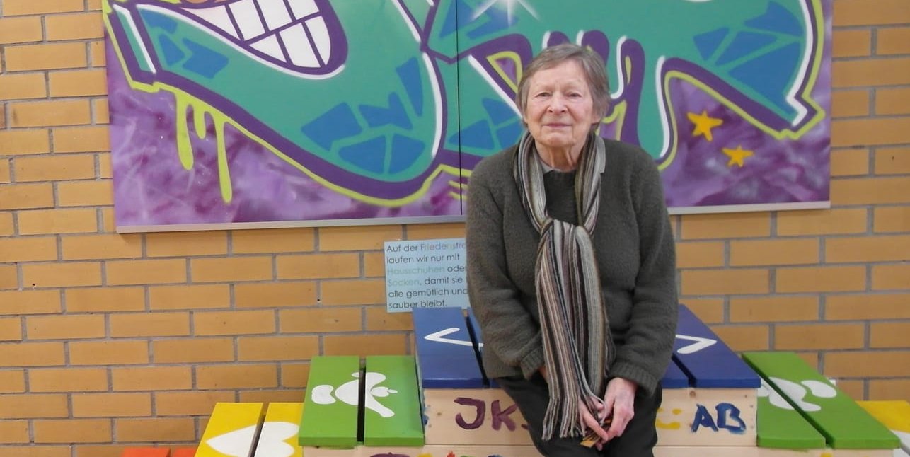 Renate Ambros ist für ihre Engagement bei Aufbau und Leitung der Verlässlichen Ganztagsbetruung an der Justinus-Kerner-Grunschule mit dem Böblinger Sozialpreis geehrt worden und feiert im Juni ihren 80. Geburtstag.