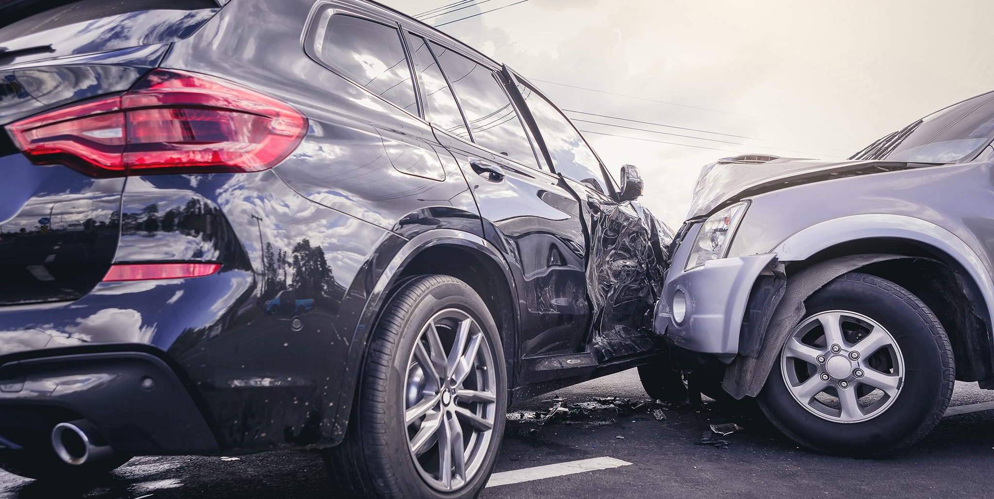 5000 Euro Schaden hinterließ der unbekannte Autofahrer. Bild: Adobe Stock