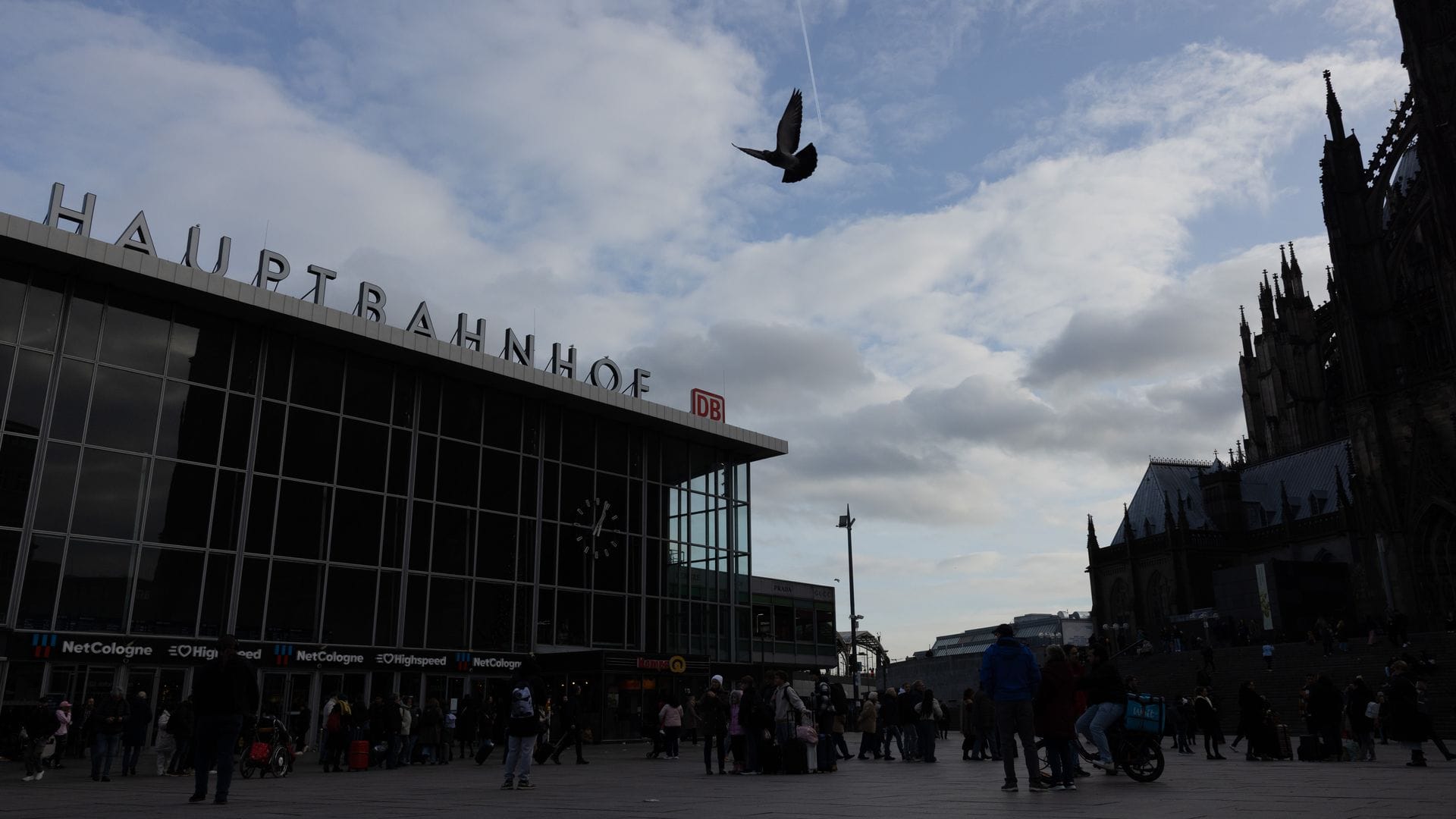 Der Bahnhofsvorplatz und ein Teil des Kölner Doms, fast zehn Jahre später.
