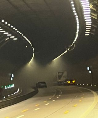 Die Tunnelröhren werden bei Brandalarm automatisch gesperrt.