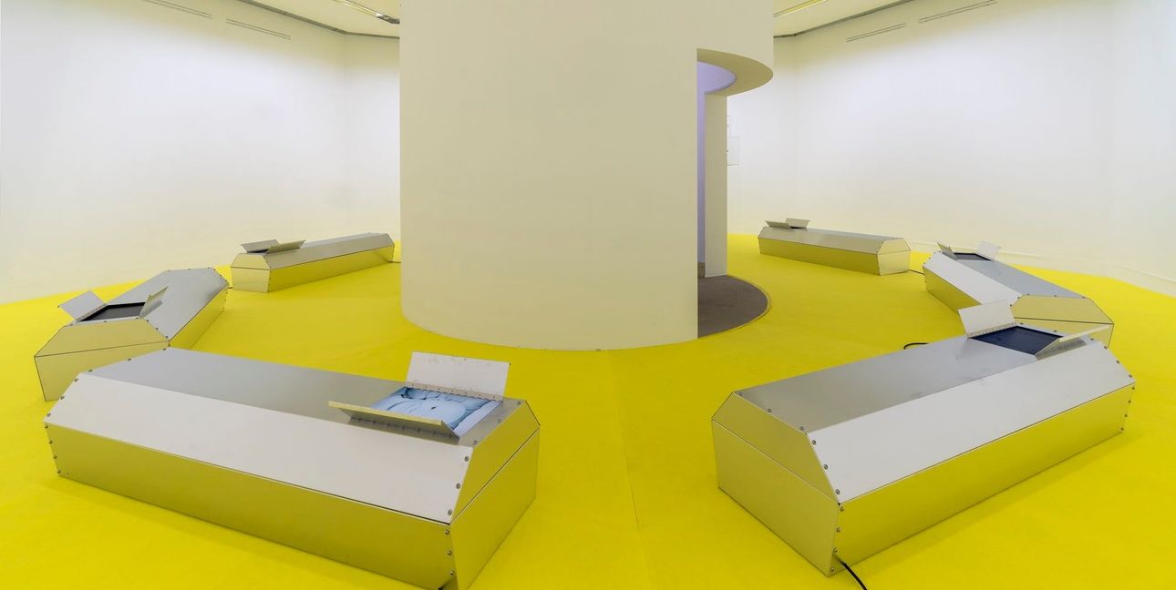 Installationsansicht „Of Other Places“: Stine Deja, „Grave Matters“, 2025.