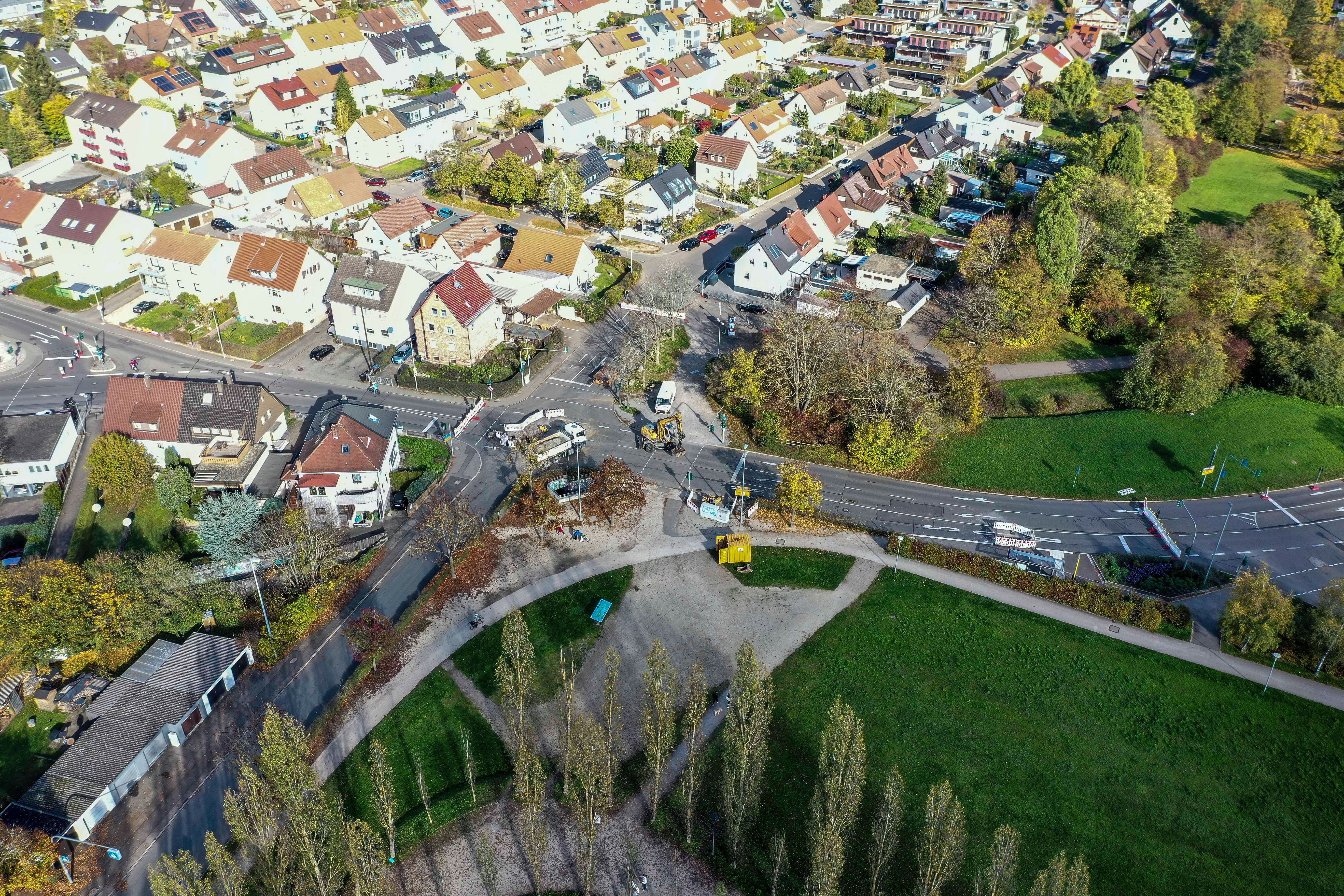 Wegen eines Wasserrohrbruchs war die Kreuzung Schönaicher Straße/Schönbuchstraße für dringende Bauarbeiten seit Samstag voll gesperrt. Am Donnerstag, 3. Oktober, ist die Strecke wieder frei. Bild: Dettenmeyer
