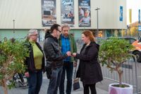 Gute Laune beim Benefizkonzert im Zirkuszelt.