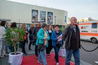 Gute Laune beim Benefizkonzert im Zirkuszelt.