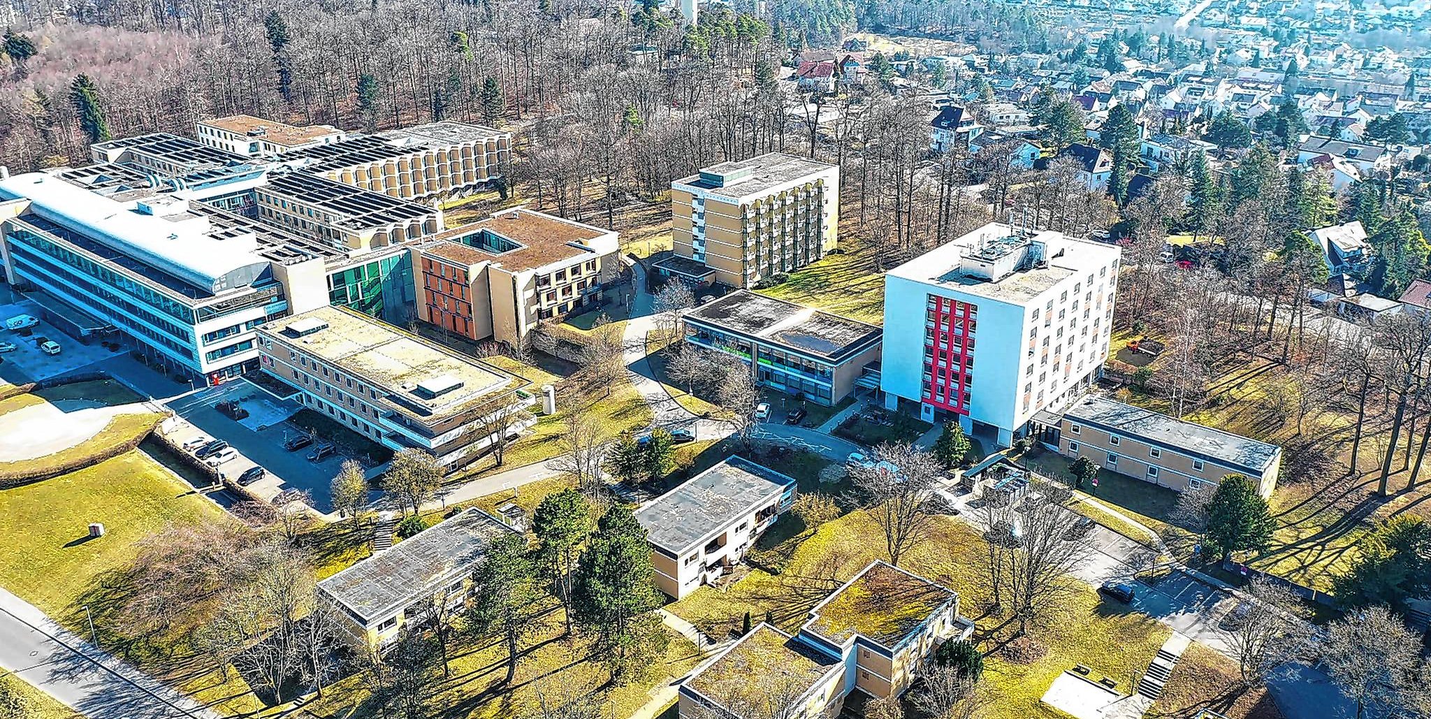 Nach dem Umzug aufs Flugfeld liegt auch das Böblinger Krankenhaus-Areal brach. Bild: Dettenmeyer/A