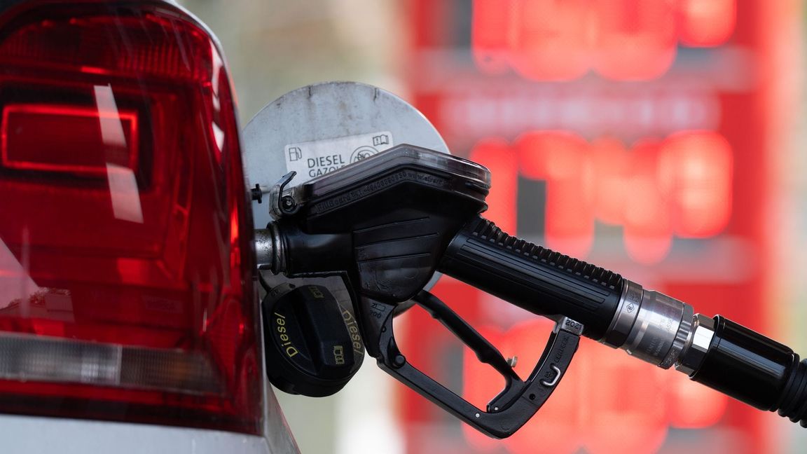 Die Spritpreise schwanken zurzeit sehr viel stärker als in der Vergangenheit.