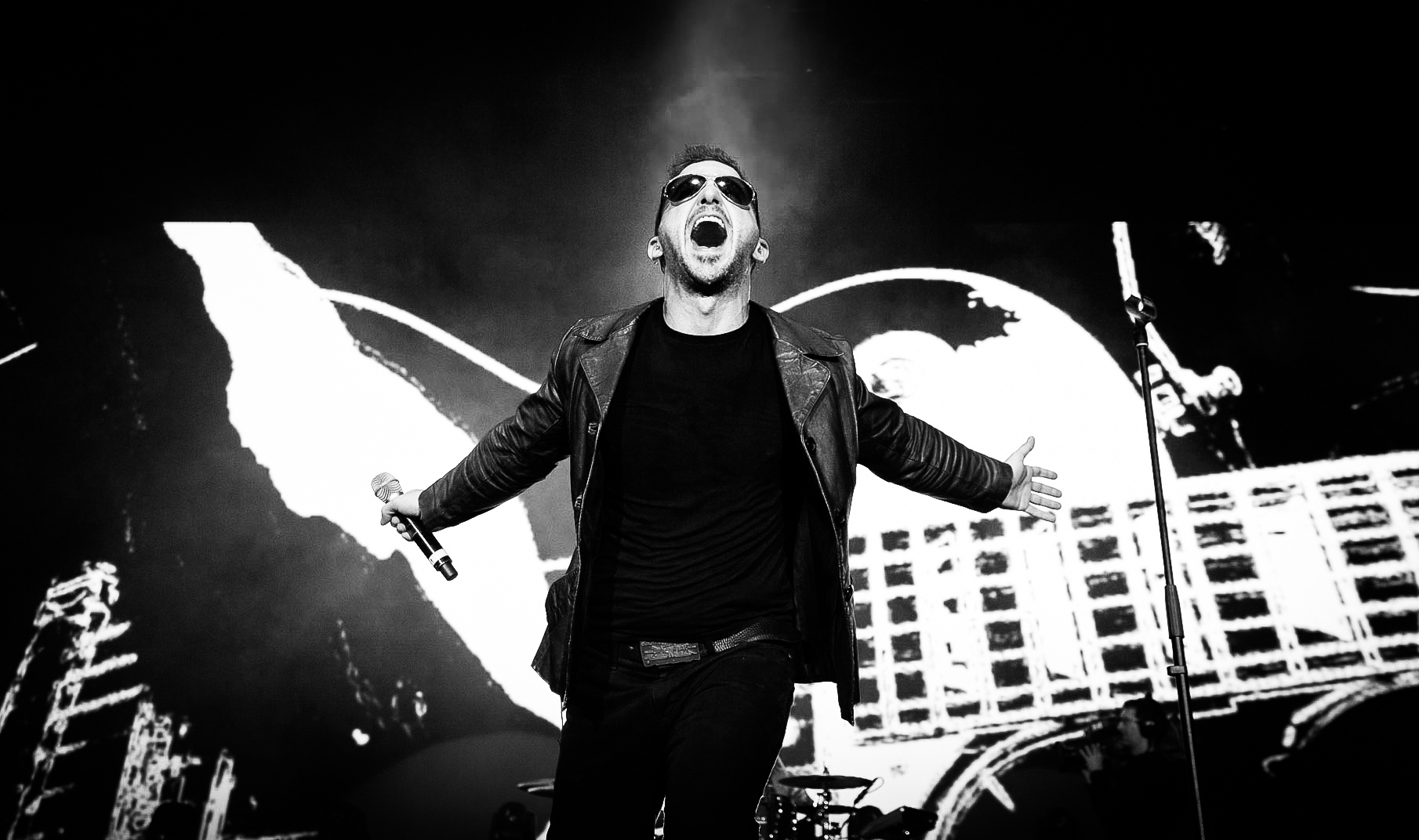 Die U2-Tribute Band "TribU2" rockt am Mittwochabend den Sindelfinger Marktplatz. Bild: z