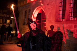 Sabine Duffner als Teufel in der Sindelfinger Christgeburt. Bild: Nüßle