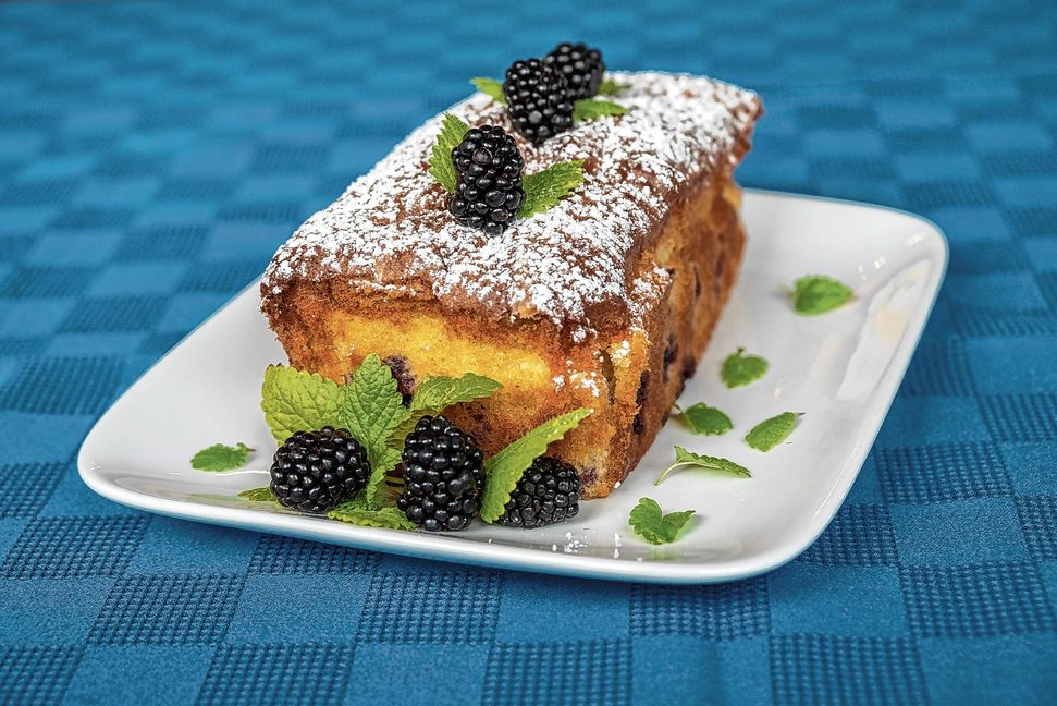 Saftiger Rührkuchen mit Brombeeren.Bild: Nüßle