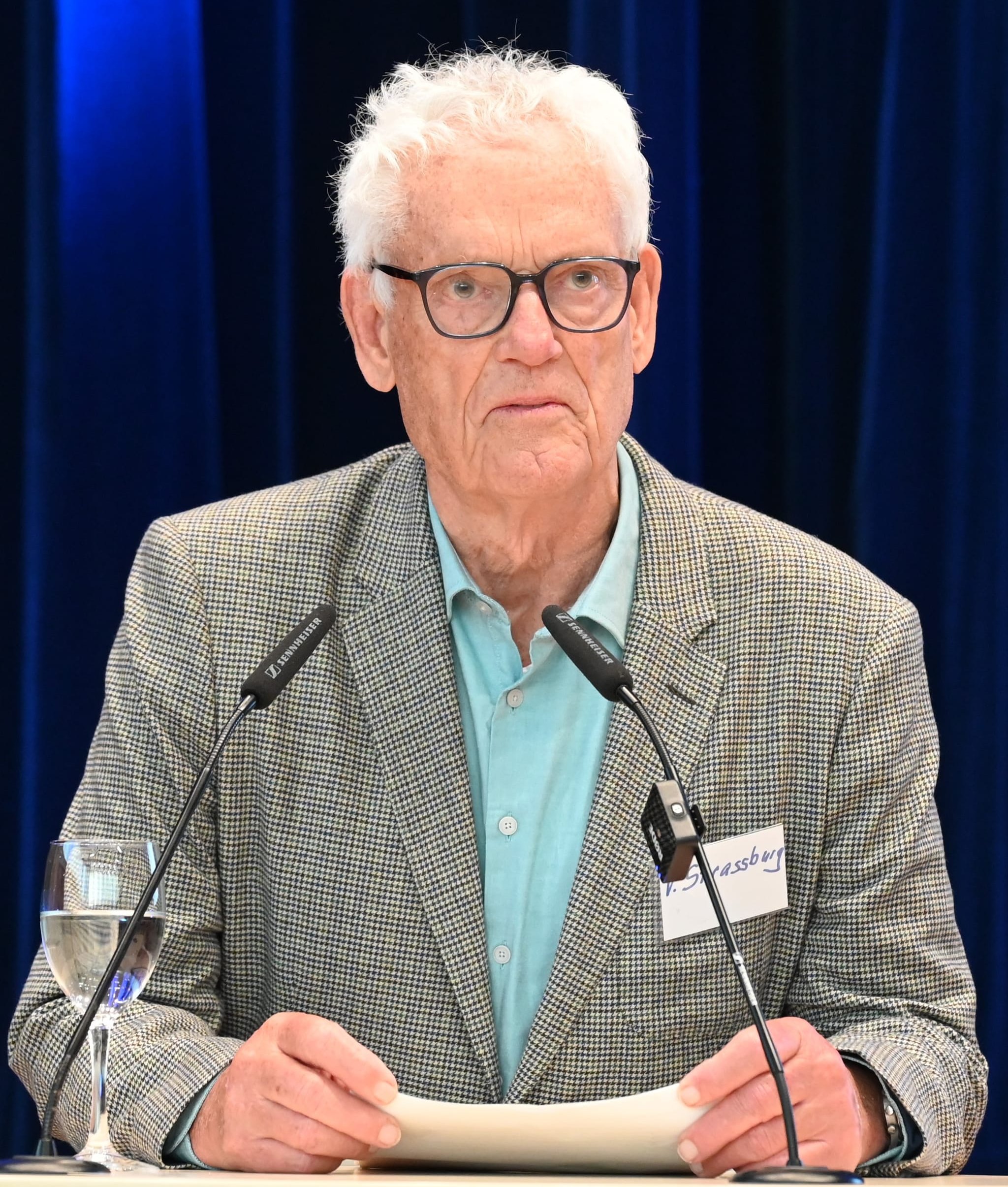 Bis vor zwei Jahren gab es bei der IBM ein jährliches Pensionärstreffen und eine Feier für Mitarbeiter, die dem Unternehmen seit 25 Jahren angehören. Der Böblinger Volker Strassburg führt die Traditionen seither mit einer gemeinsamen Feier unter dem Titel „Meet IBMer“ fort.