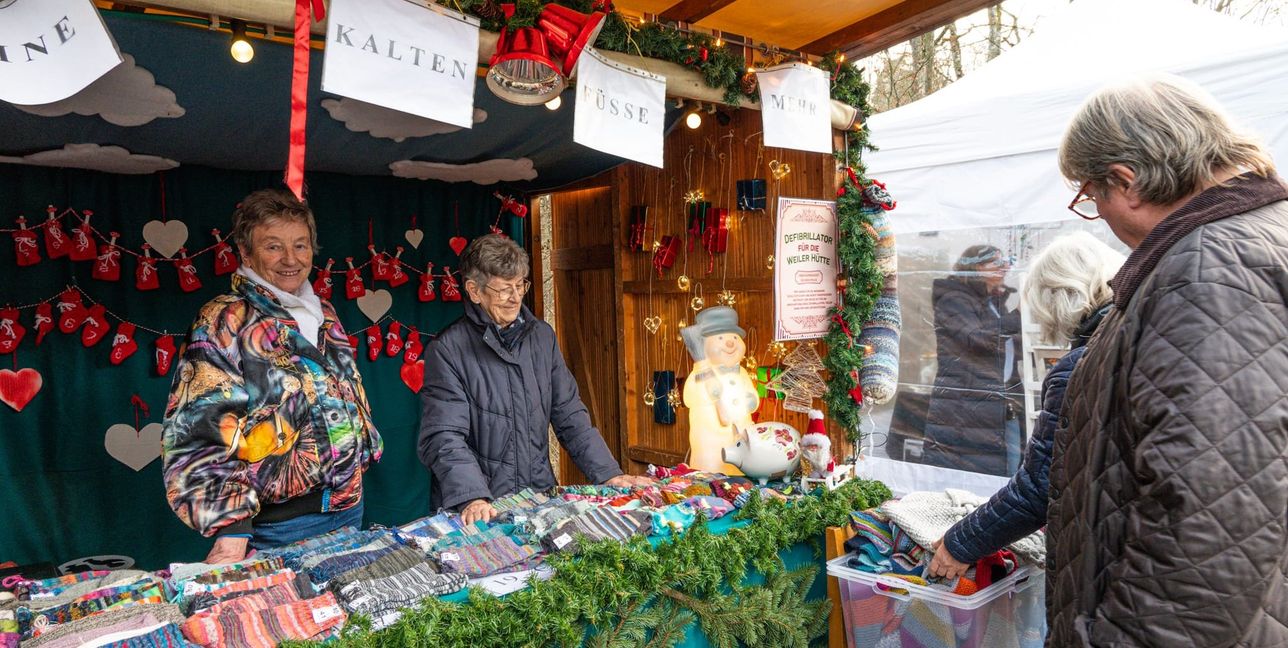 Doris Burkhardt und Margot Oberdorfer stricken das ganze Jahr Socken.