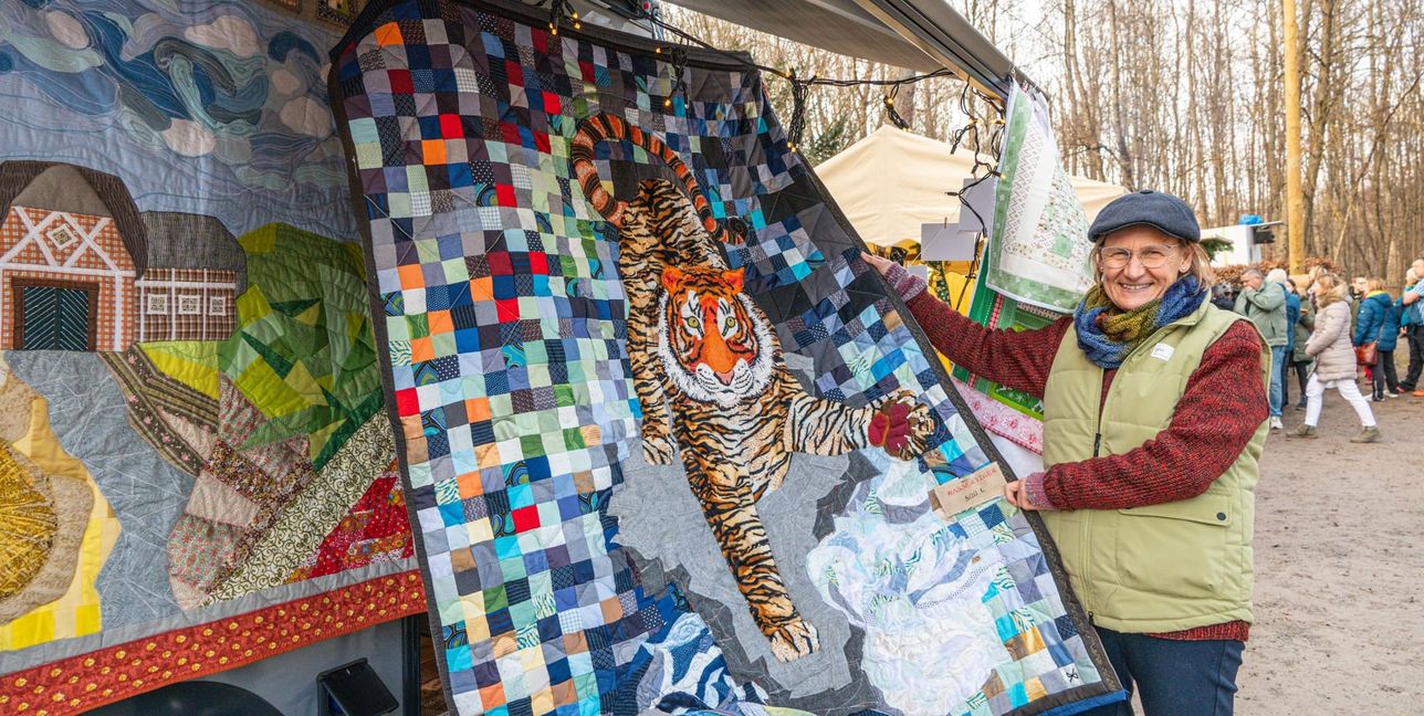 Gemütlich einkuscheln, das kann man sich mit dem Quilt von Bärbel Bitzer.