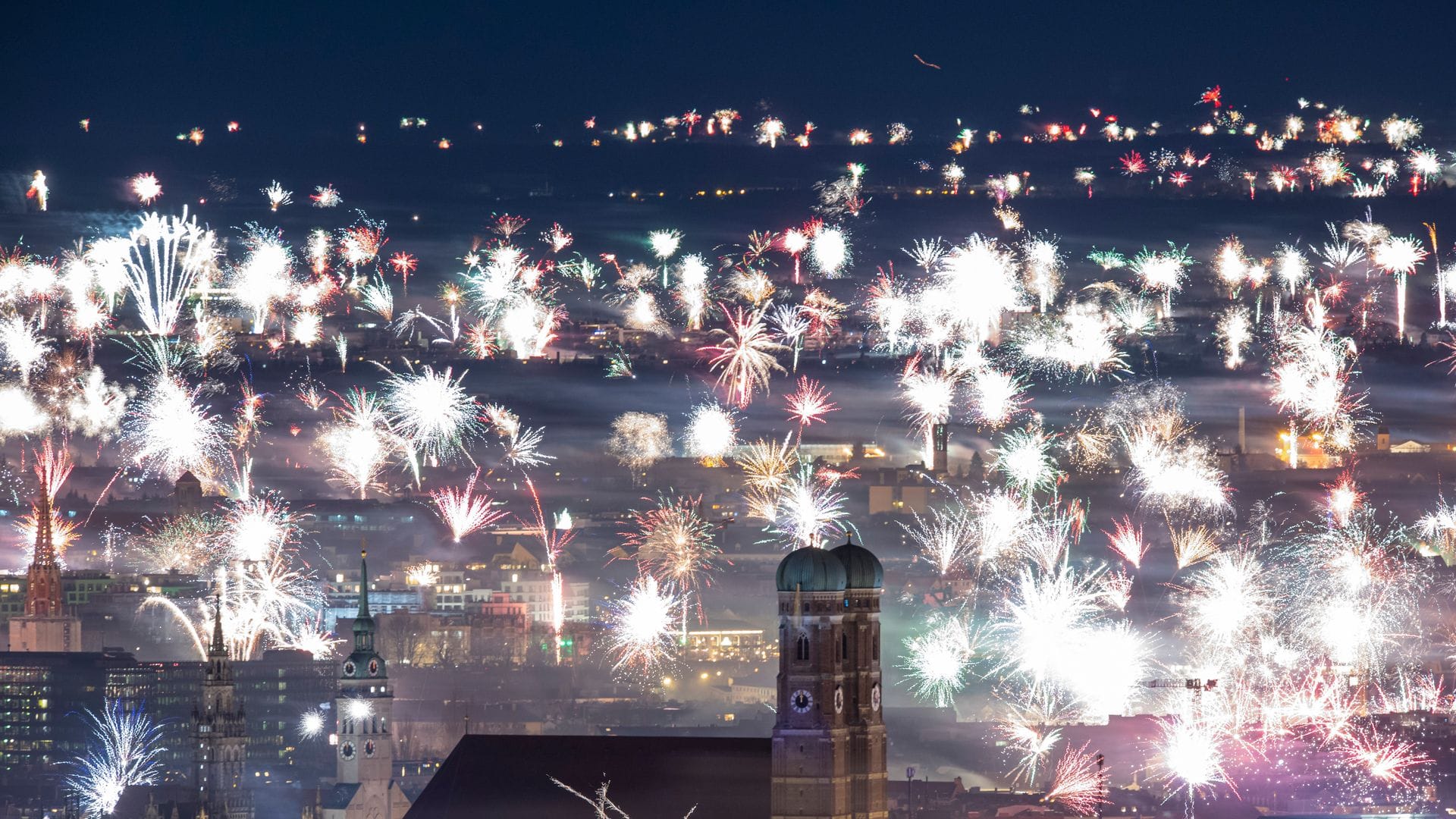 Feuerwerk boomt - die Nachfrage liegt in diesem Jahr auf Rekordniveau. (Archivbild)