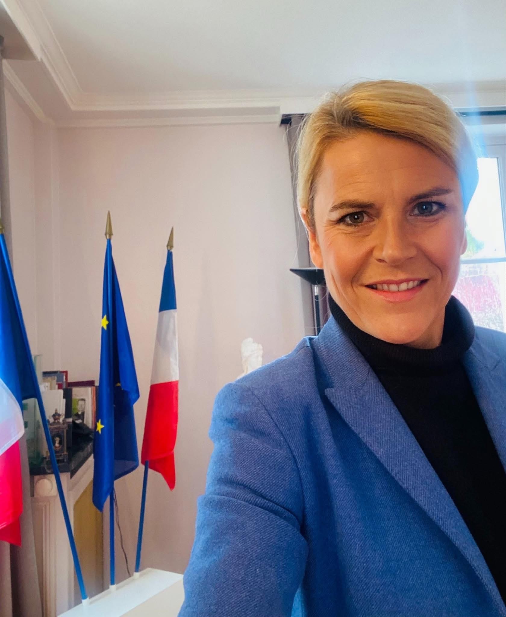 2020 war Stéphanie von Euw die erste Frau als Bürgermeisterin von Böblingens Partnerstadt Pontoise. Letzten Sonntag holt sie im ersten Wahlgang über 62 Prozent, tritt eine zweite Amtszeit an und bedankt sich auf ihrem Facebook-Account mit diesem Foto.