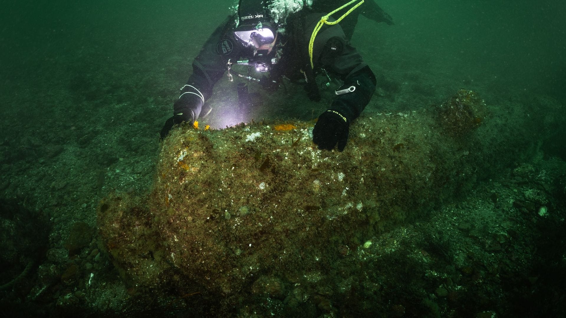 Forschungstaucher haben vor Helgoland historische britische Kanonen gefunden.