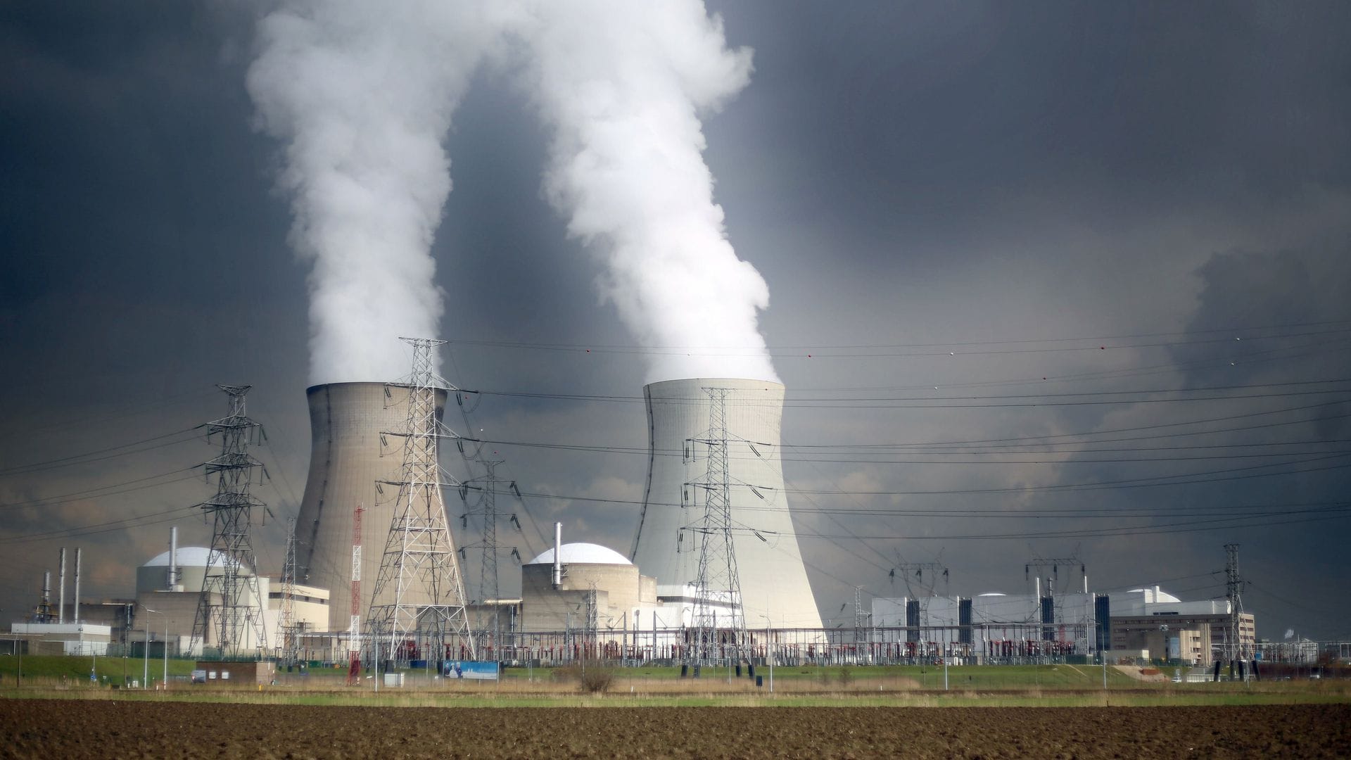 Das Kernkraftwerk im belgischen Doel ist Teil der Debatte, die sich seit Jahren zieht. (Archivbild)