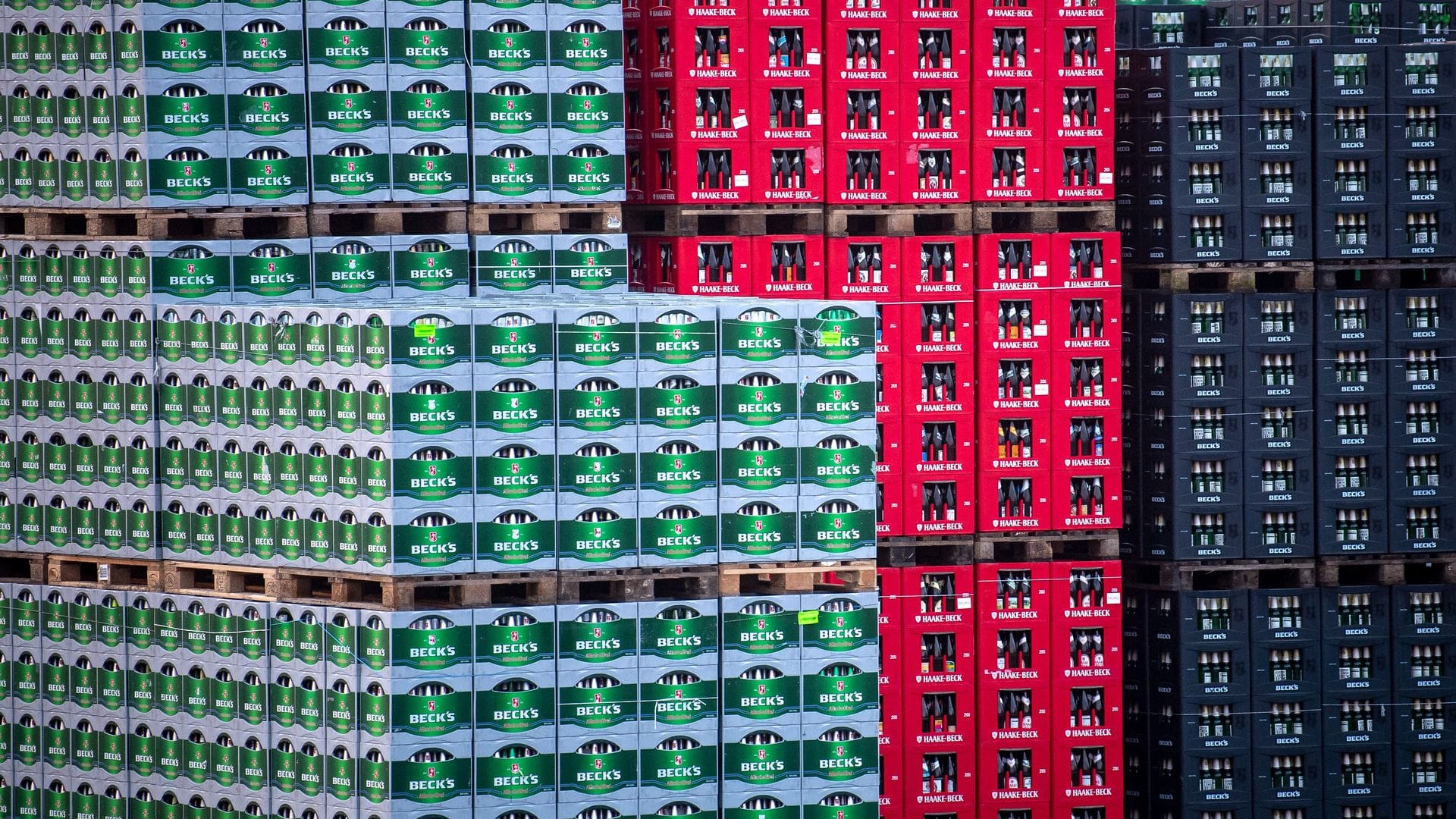 Auch Beck's gehört zum belgischen Brauereiriesen AB Inbev. (Archivbild)