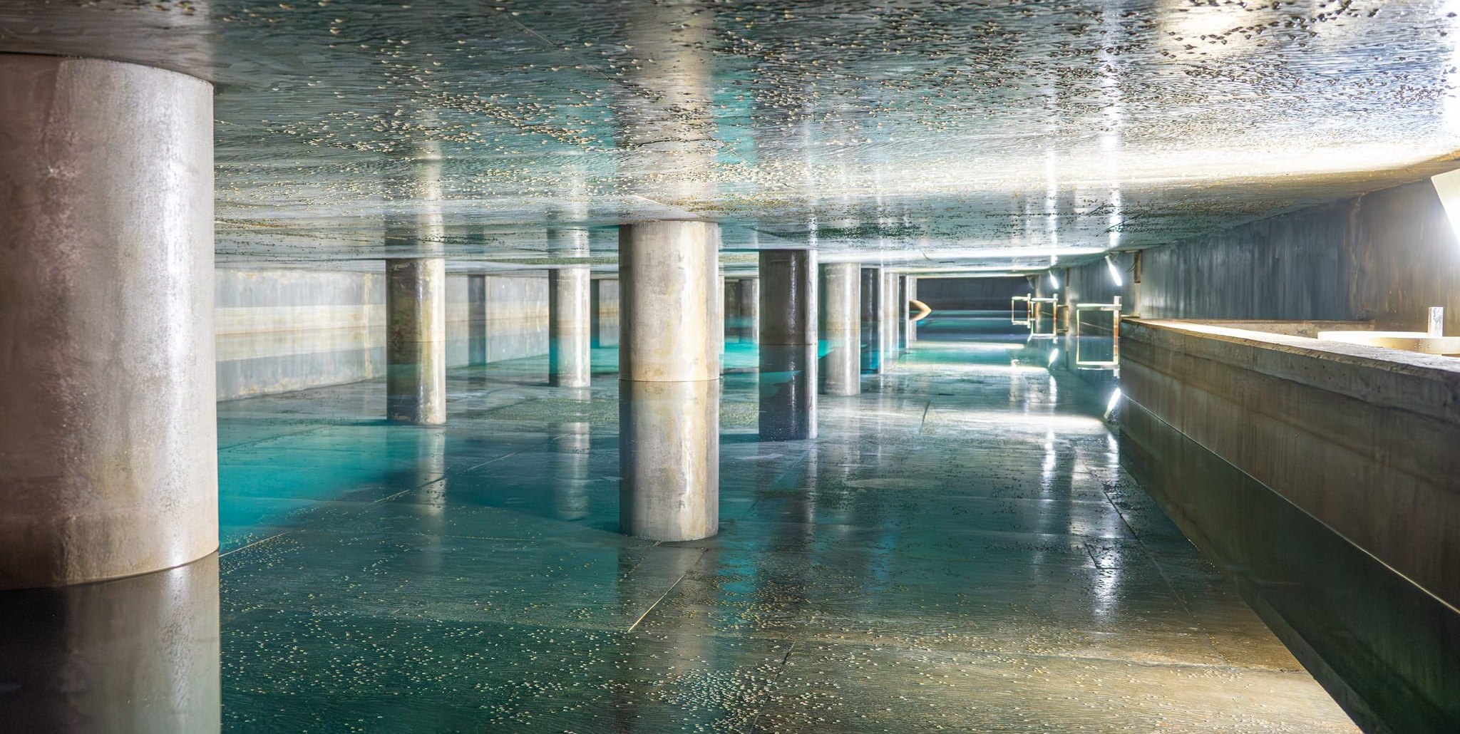 Die ASG versorgt rund 130 000 Menschen mit Trinkwasser. Dieses landet nach der Aufbereitung in solchen riesigen Speicherkammern, bevor Pumpen es ins Versorgungsnetz zu den Kommunen befördern.