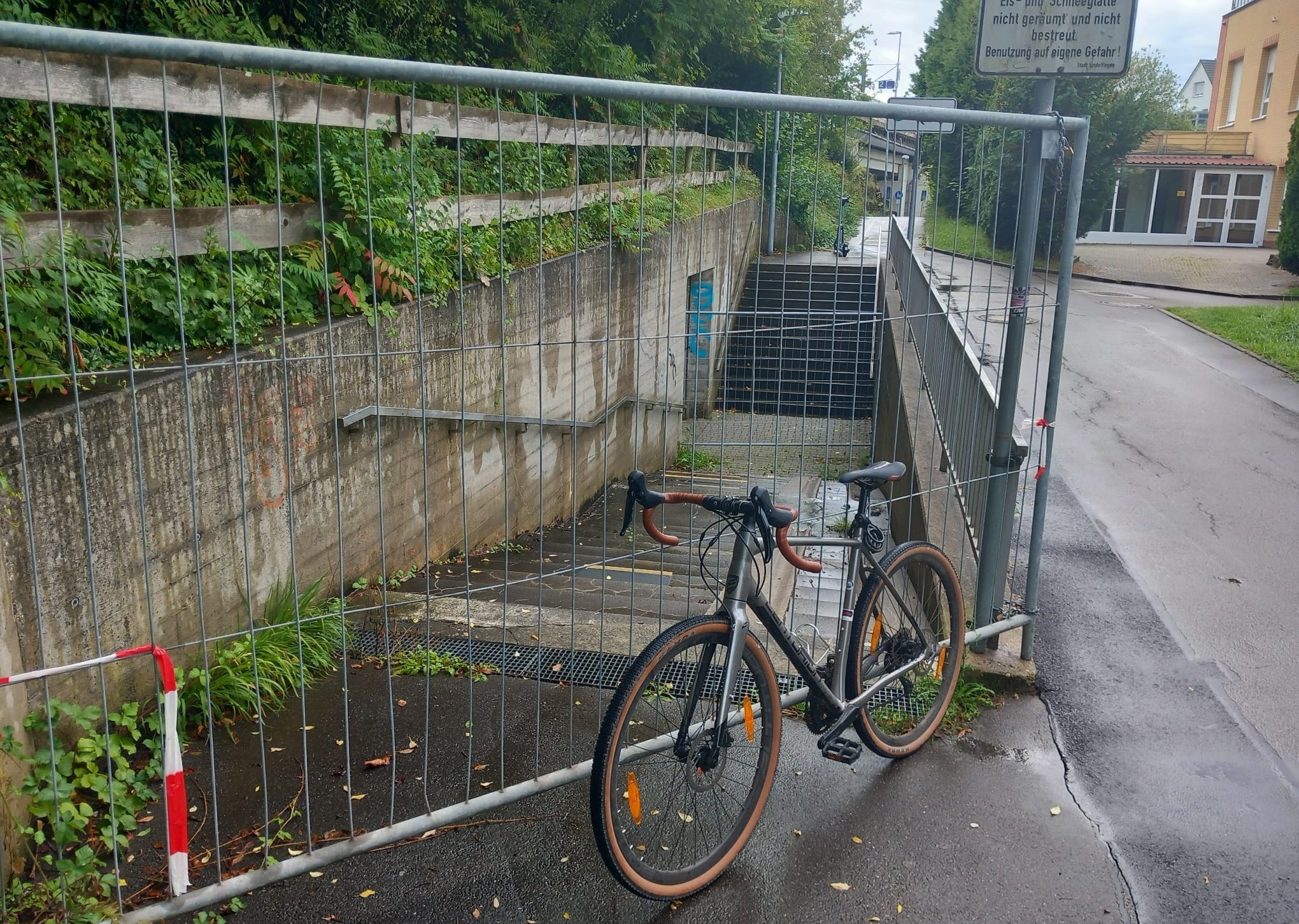 Aus Sicherheitsgründen gibt es hier kein Durchkommen.